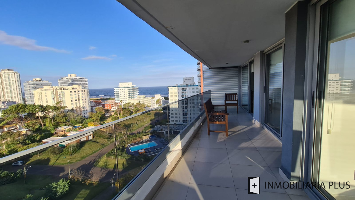 Apartamento ID.561 - Venta de Apartamento de 138 m2 con 3 Dormitorios 3 Baños  en Punta Del Este C968