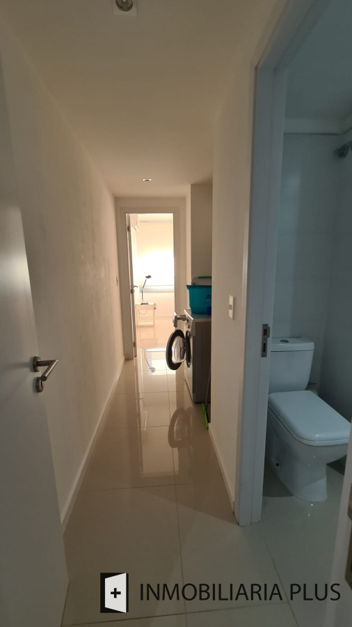 Apartamento ID.561 - Venta de Apartamento de 138 m2 con 3 Dormitorios 3 Baños  en Punta Del Este C968