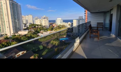 Venta de Apartamento de 138 m2 con 3 Dormitorios 3 Baños  en Punta Del Este C968