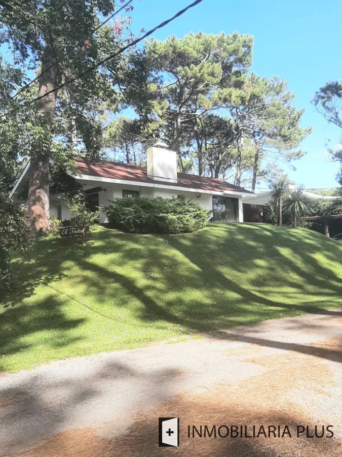 Casa ID.661 - Venta de Casa de 161 m2 en San Rafael 4 Dormitorios y 695 m2 de Terreno C661B