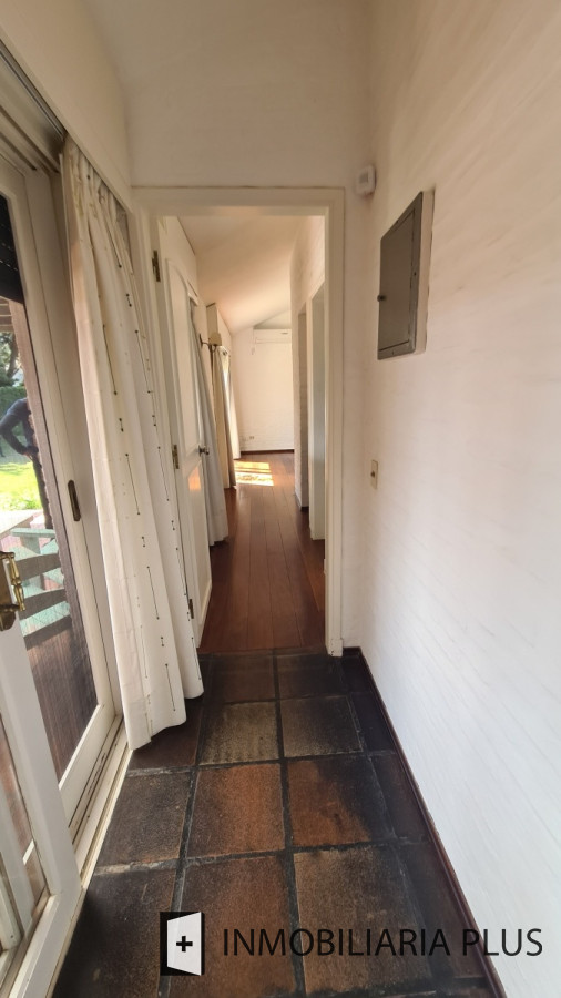 Casa ID.868 - Alquiler de Casa en Pinares Punta del Este a 100 metros del Mar  con 5 Dormitorios