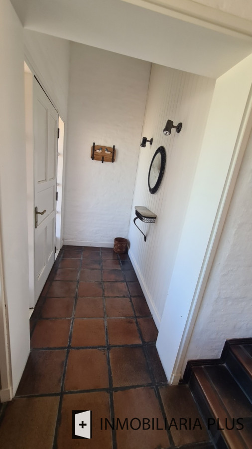 Casa ID.868 - Alquiler de Casa en Pinares Punta del Este a 100 metros del Mar  con 5 Dormitorios
