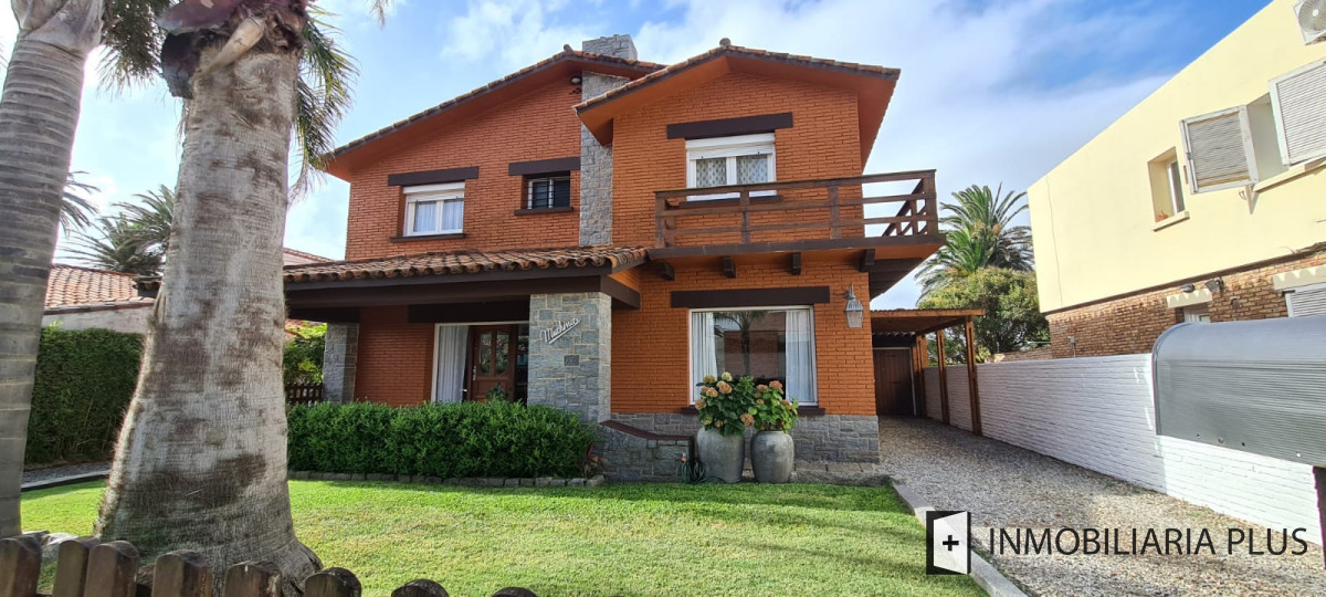 Casa ID.334 - Venta de Casa en la PENÍNSULA 817 m2  5 Dormitorios 3 Baños 3 Suite para 12 personas C884