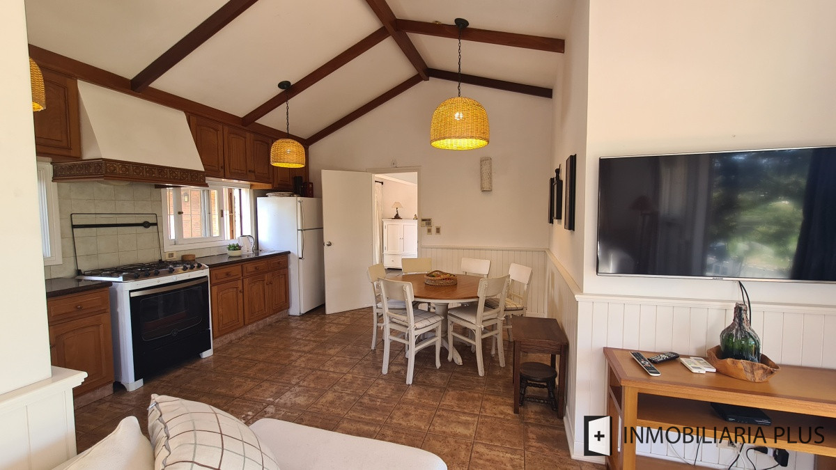 Casa ID.868 - Alquiler de Casa en Pinares Punta del Este a 100 metros del Mar  con 5 Dormitorios
