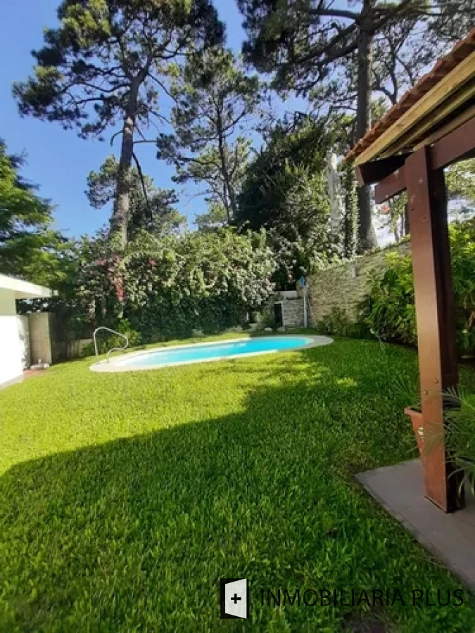 Casa ID.661 - Venta de Casa de 161 m2 en San Rafael 4 Dormitorios y 695 m2 de Terreno C661B