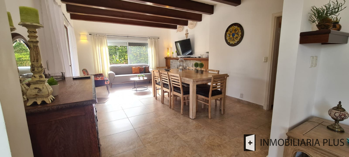 Casa ID.334 - Venta de Casa en la PENÍNSULA 817 m2  5 Dormitorios 3 Baños 3 Suite para 12 personas C884
