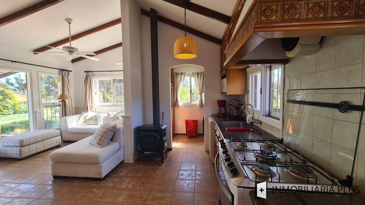 Casa ID.868 - Alquiler de Casa en Pinares Punta del Este a 100 metros del Mar  con 5 Dormitorios