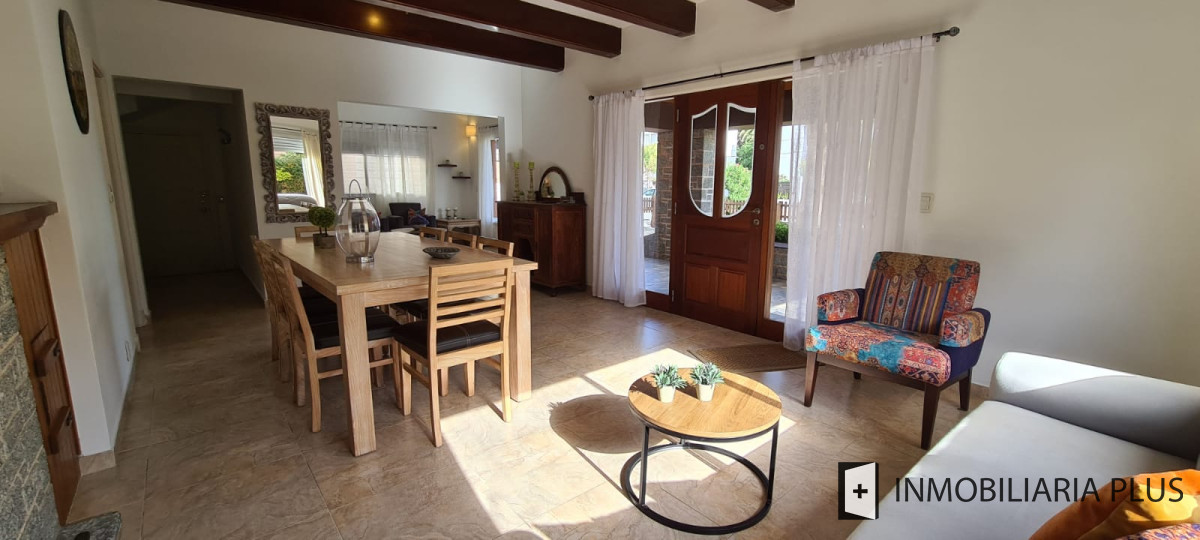 Casa ID.334 - Venta de Casa en la PENÍNSULA 817 m2  5 Dormitorios 3 Baños 3 Suite para 12 personas C884