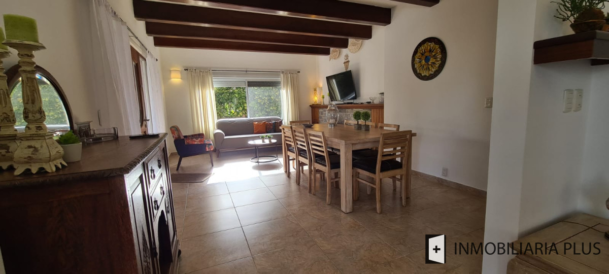 Casa ID.334 - Venta de Casa en la PENÍNSULA 817 m2  5 Dormitorios 3 Baños 3 Suite para 12 personas C884