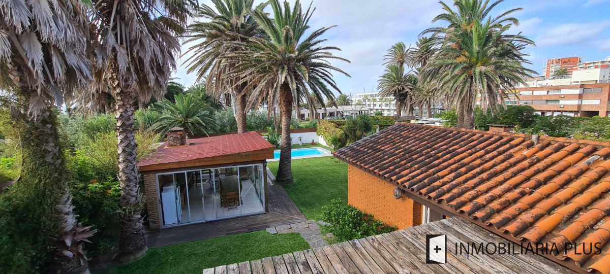 Casa ID.334 - Venta de Casa en la PENÍNSULA 817 m2  5 Dormitorios 3 Baños 3 Suite para 12 personas C884