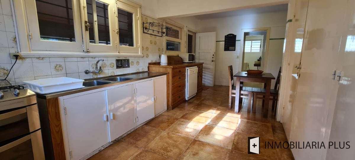 Casa ID.334 - Venta de Casa en la PENÍNSULA 817 m2  5 Dormitorios 3 Baños 3 Suite para 12 personas C884