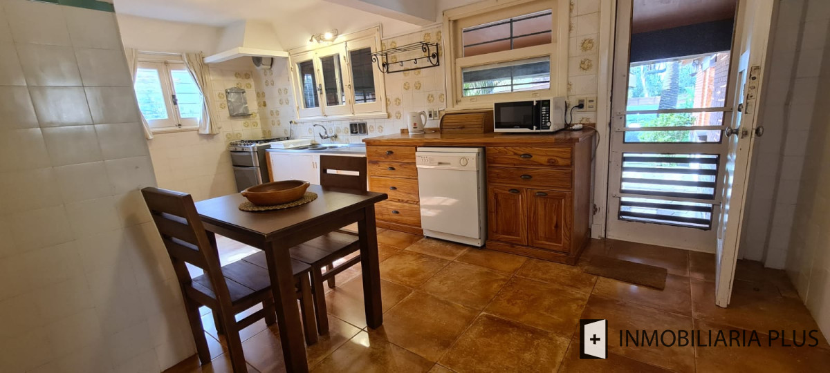 Casa ID.334 - Venta de Casa en la PENÍNSULA 817 m2  5 Dormitorios 3 Baños 3 Suite para 12 personas C884