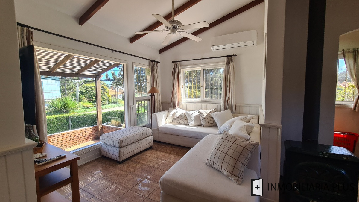 Casa ID.868 - Alquiler de Casa en Pinares Punta del Este a 100 metros del Mar  con 5 Dormitorios
