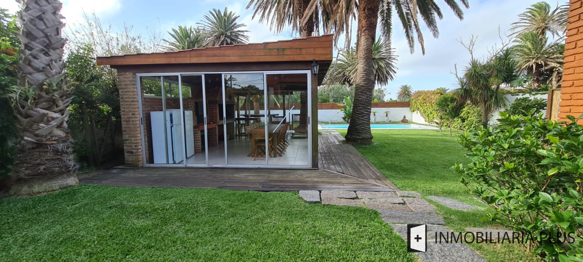 Casa ID.334 - Venta de Casa en la PENÍNSULA 817 m2  5 Dormitorios 3 Baños 3 Suite para 12 personas C884
