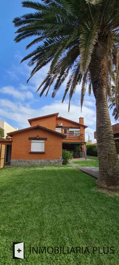 Casa ID.334 - Venta de Casa en la PENÍNSULA 817 m2  5 Dormitorios 3 Baños 3 Suite para 12 personas C884
