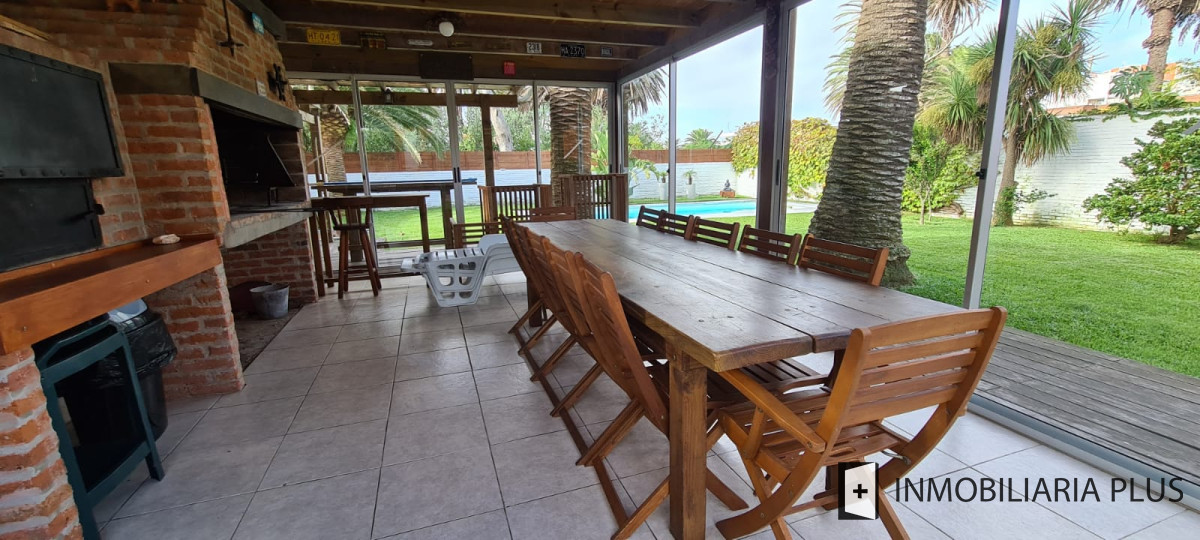 Casa ID.334 - Venta de Casa en la PENÍNSULA 817 m2  5 Dormitorios 3 Baños 3 Suite para 12 personas C884