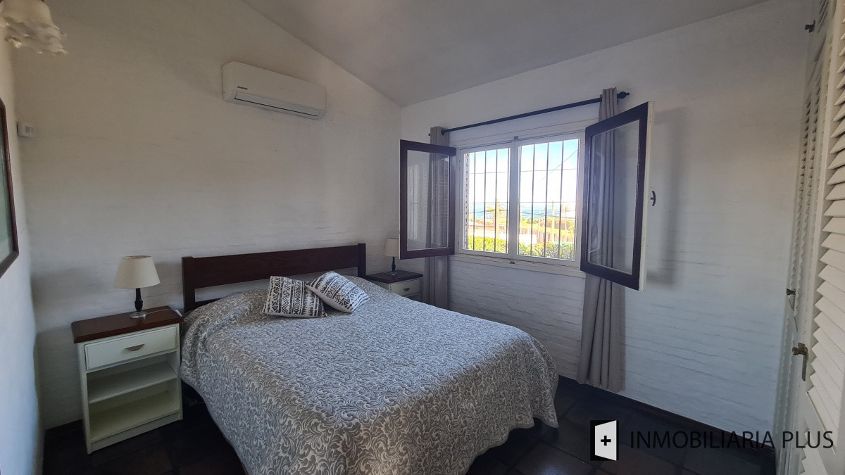 Casa ID.868 - Alquiler de Casa en Pinares Punta del Este a 100 metros del Mar  con 5 Dormitorios