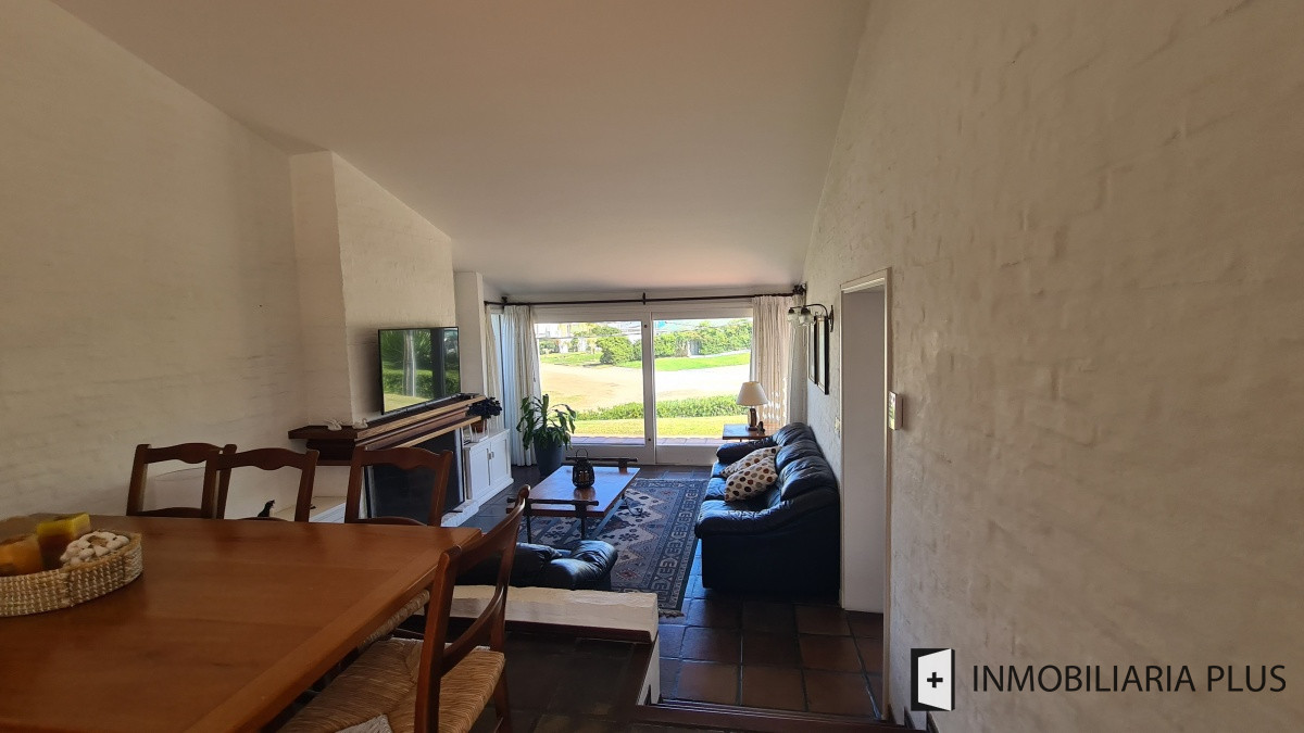 Casa ID.868 - Alquiler de Casa en Pinares Punta del Este a 100 metros del Mar  con 5 Dormitorios