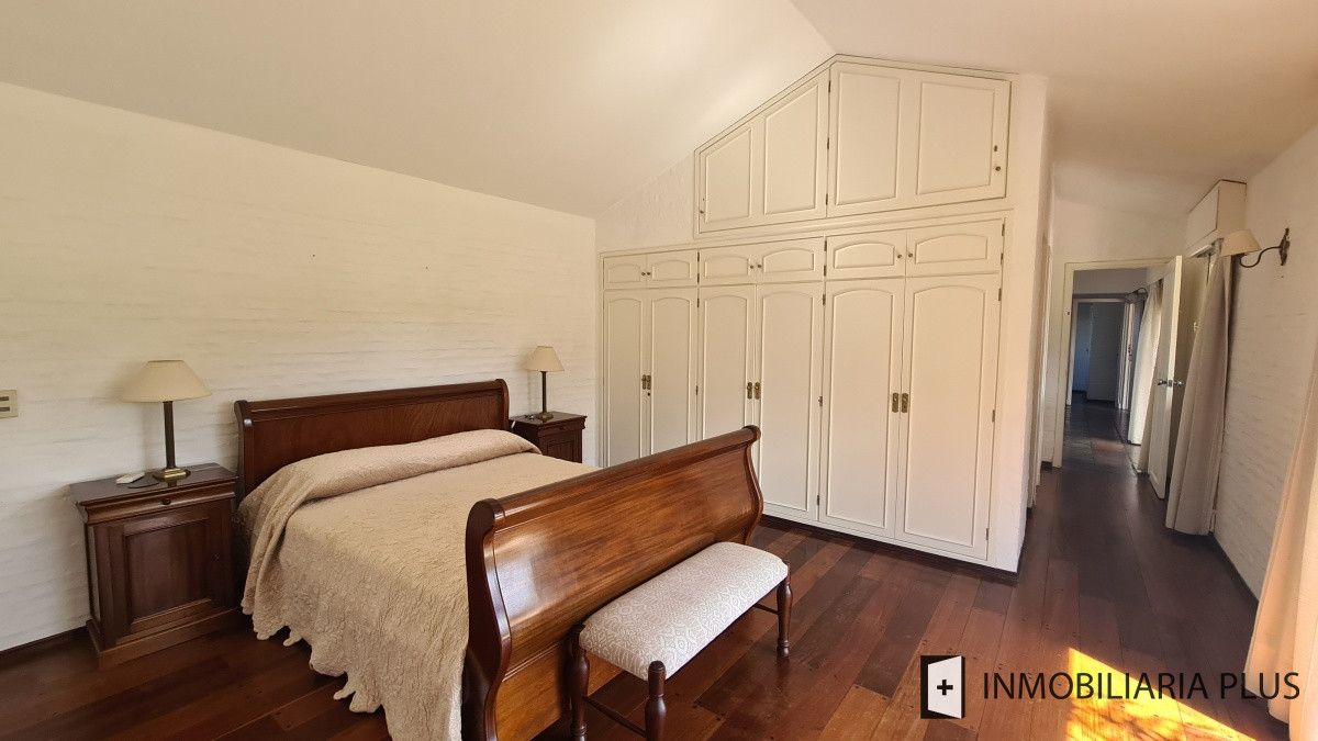 Casa ID.868 - Alquiler de Casa en Pinares Punta del Este a 100 metros del Mar  con 5 Dormitorios