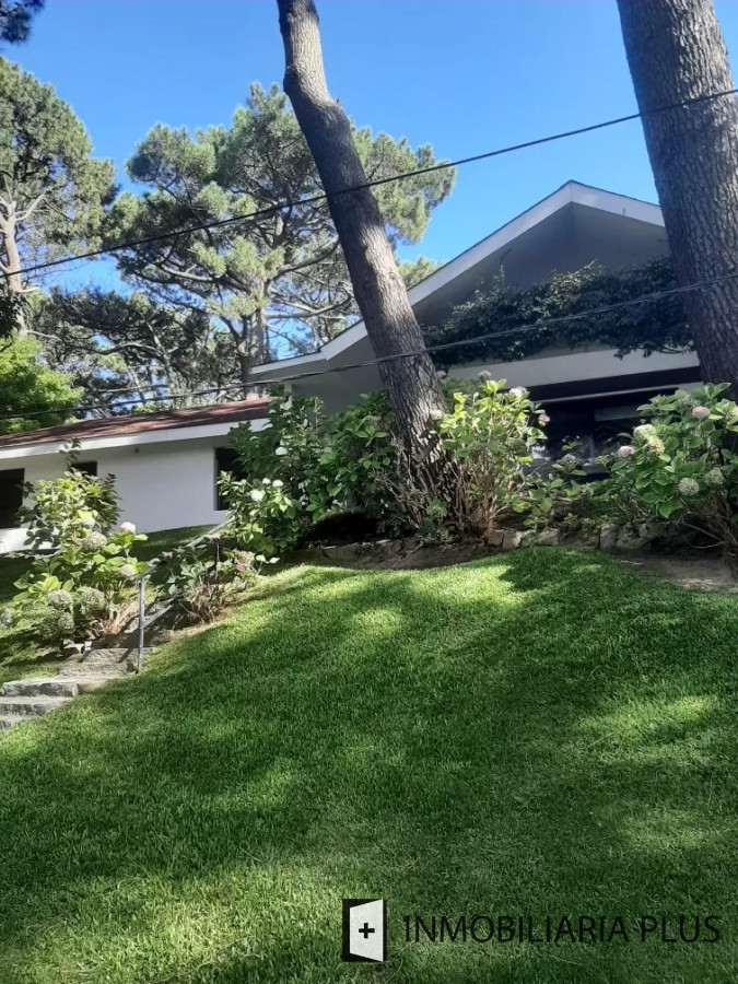 Casa ID.661 - Venta de Casa de 161 m2 en San Rafael 4 Dormitorios y 695 m2 de Terreno C661B