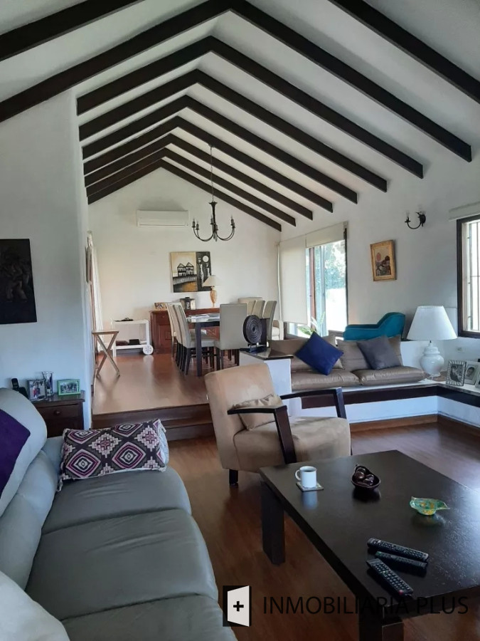 Casa ID.661 - Venta de Casa de 161 m2 en San Rafael 4 Dormitorios y 695 m2 de Terreno C661B
