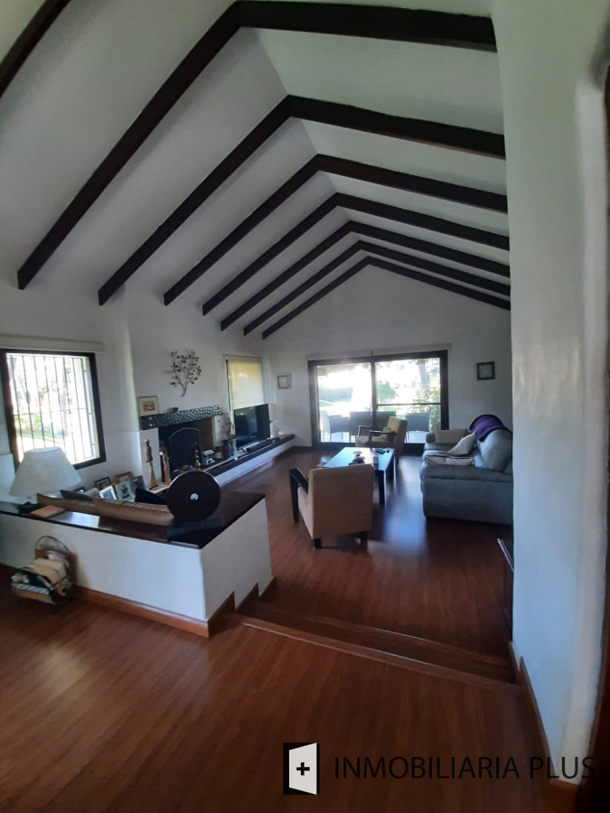 Casa ID.661 - Venta de Casa de 161 m2 en San Rafael 4 Dormitorios y 695 m2 de Terreno C661B