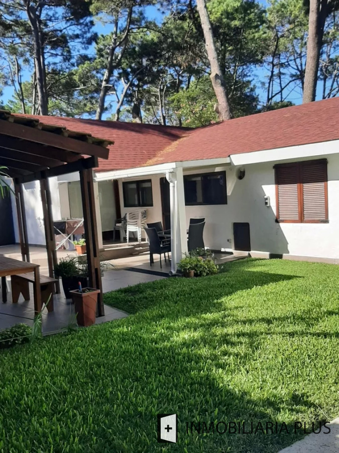 Casa ID.661 - Venta de Casa de 161 m2 en San Rafael 4 Dormitorios y 695 m2 de Terreno C661B