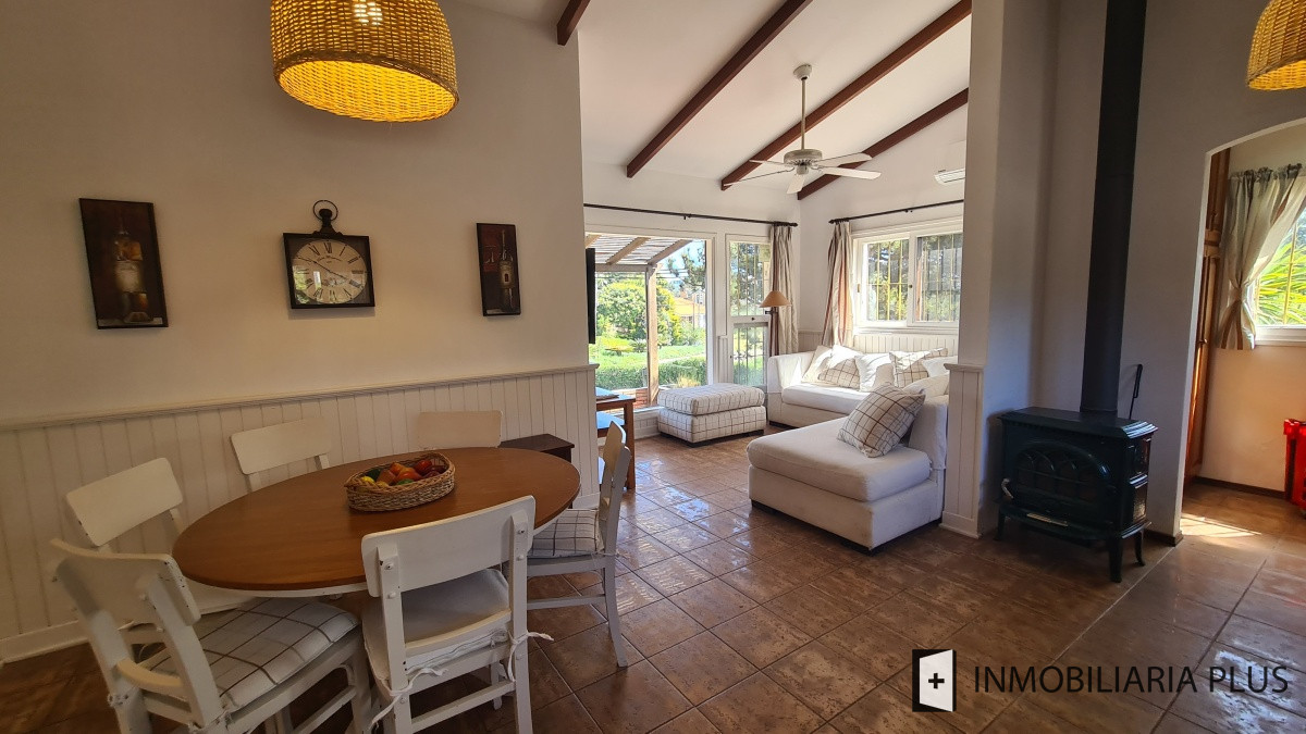Casa ID.868 - Alquiler de Casa en Pinares Punta del Este a 100 metros del Mar  con 5 Dormitorios