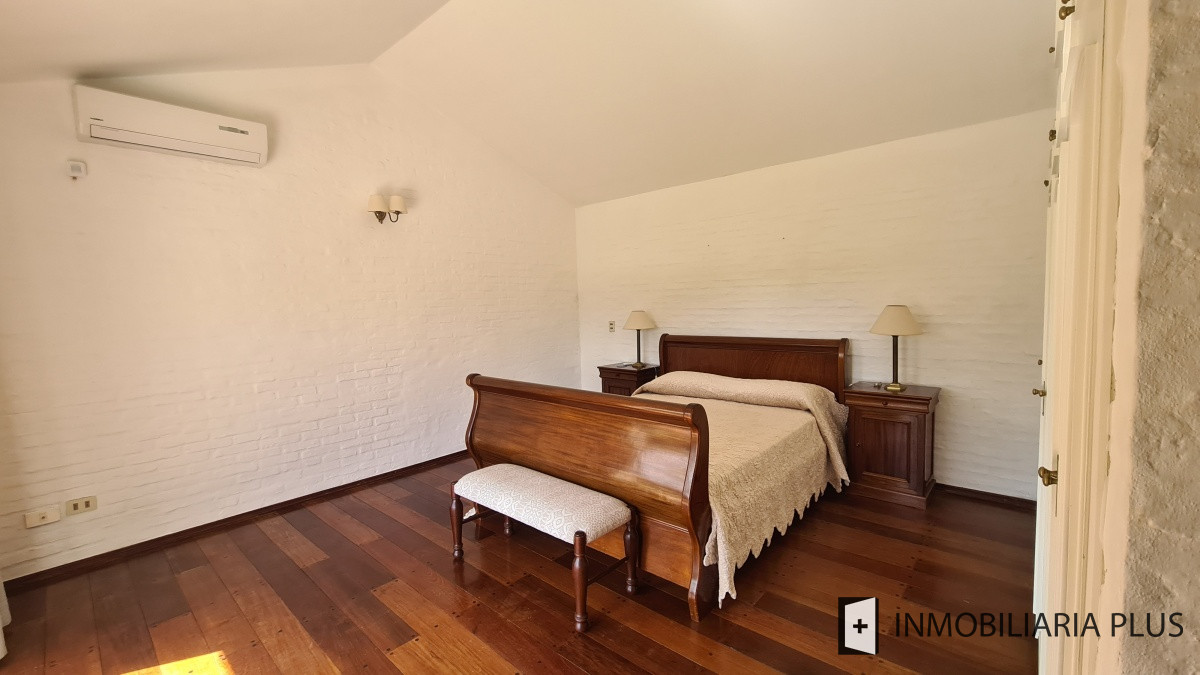 Casa ID.868 - Alquiler de Casa en Pinares Punta del Este a 100 metros del Mar  con 5 Dormitorios