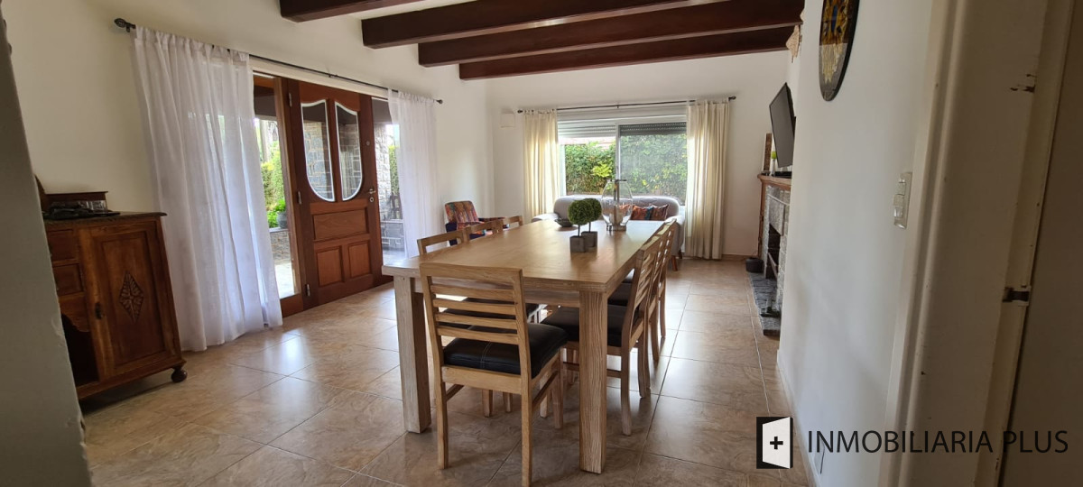 Casa ID.334 - Venta de Casa en la PENÍNSULA 817 m2  5 Dormitorios 3 Baños 3 Suite para 12 personas C884
