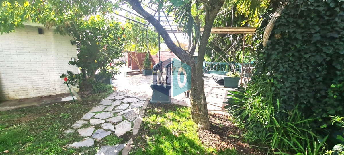 Casa ID.301 - Hermosa casa 4 dormitorios. Barrio Mónaco.