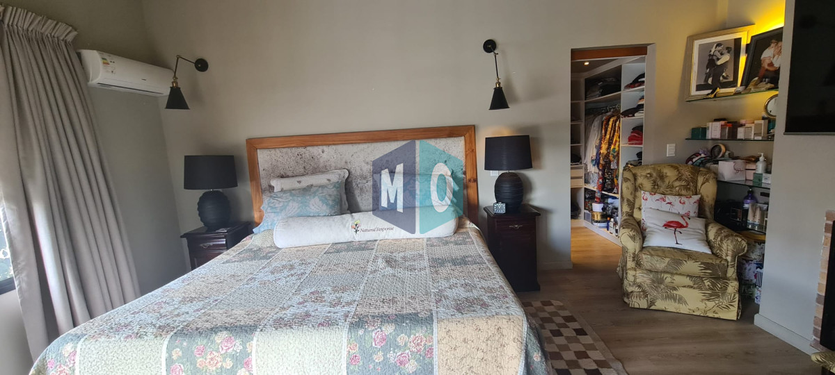 Casa ID.301 - Hermosa casa 4 dormitorios. Barrio Mónaco.