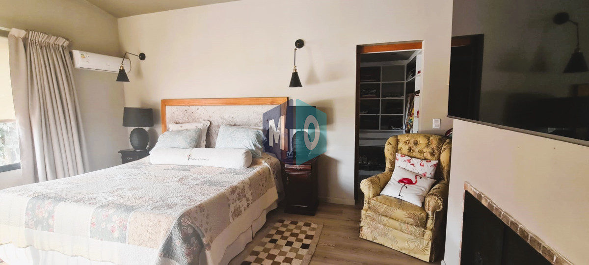 Casa ID.301 - Hermosa casa 4 dormitorios. Barrio Mónaco.