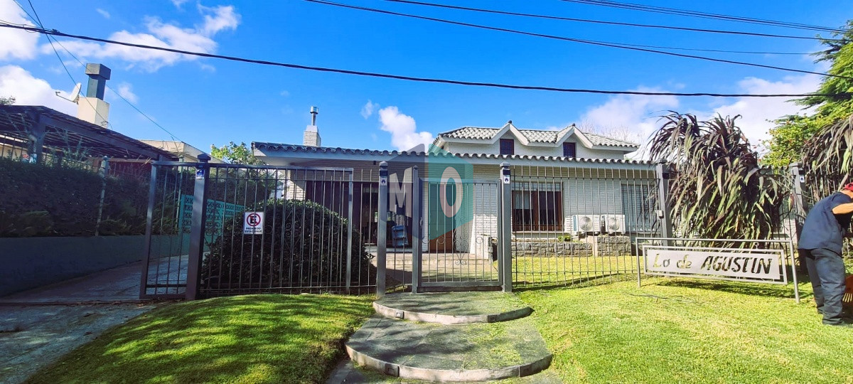 Casa ID.301 - Hermosa casa 4 dormitorios. Barrio Mónaco.