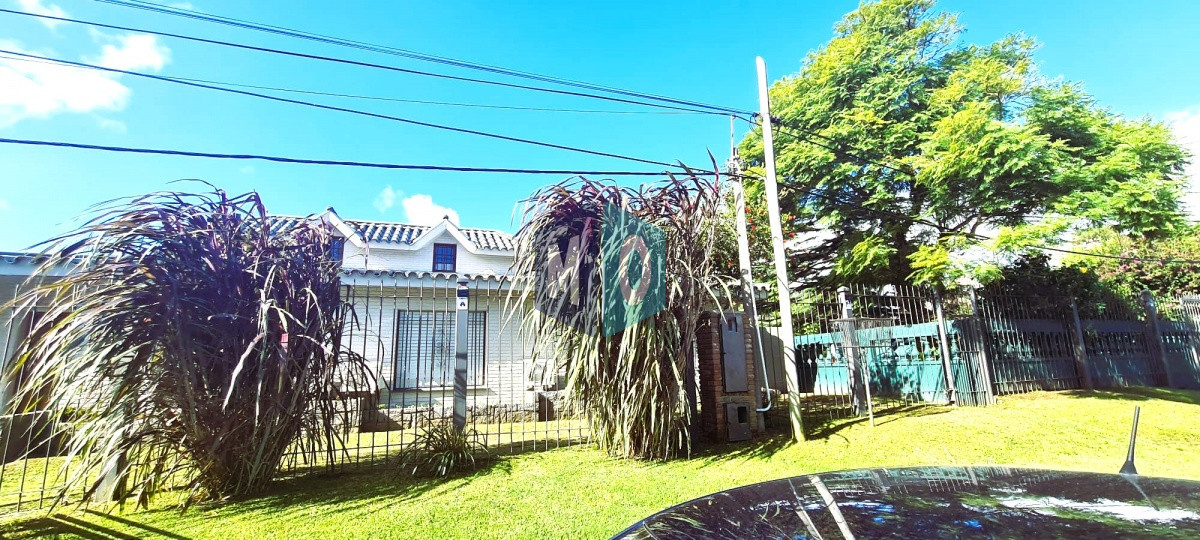 Casa ID.301 - Hermosa casa 4 dormitorios. Barrio Mónaco.