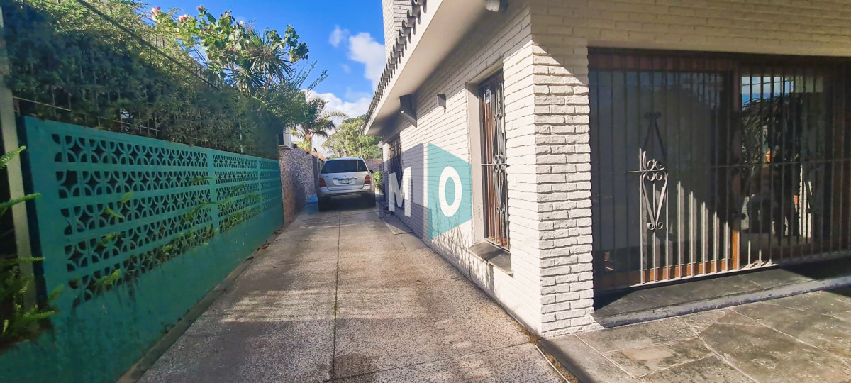 Casa ID.301 - Hermosa casa 4 dormitorios. Barrio Mónaco.