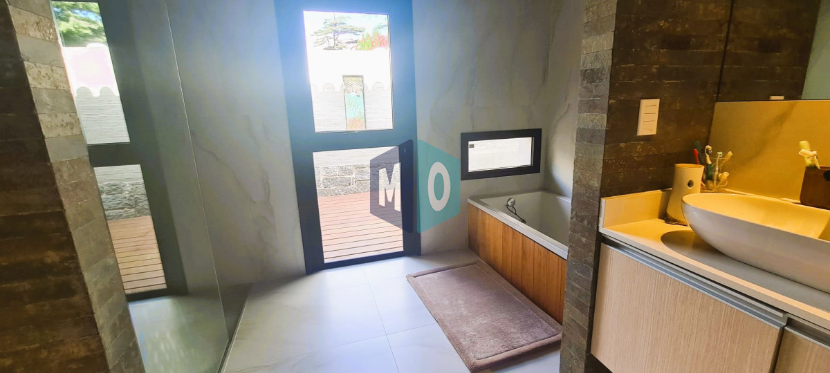 Casa ID.301 - Hermosa casa 4 dormitorios. Barrio Mónaco.
