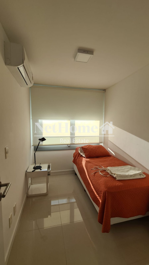 Apartamento ID.346 - Playa Brava Apartamento 3 dormitorios Vista parcial al mar. 