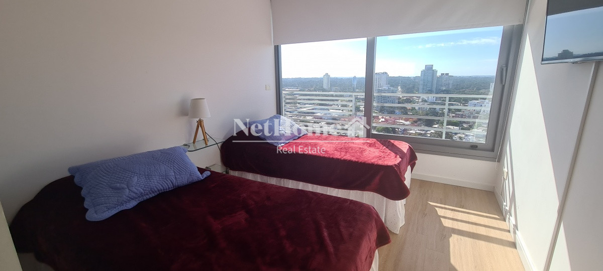 Apartamento ID.100 - Playa Mansa Apartamento 3 Dormitorios A  metros del Mar