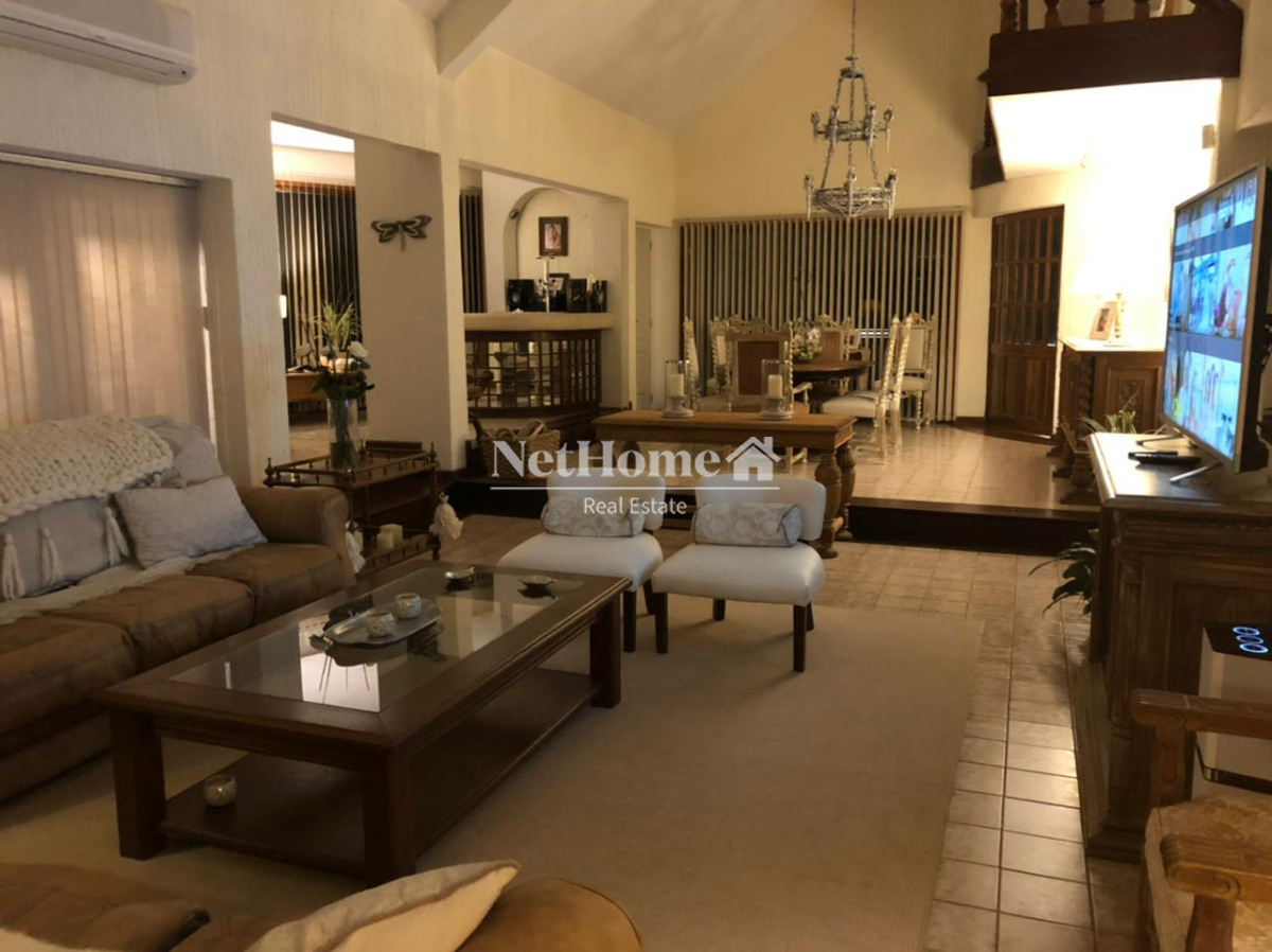 Casa ID.32 - Lugano Casa 8 Dormitorios Amplio Jardín Zona Residencial