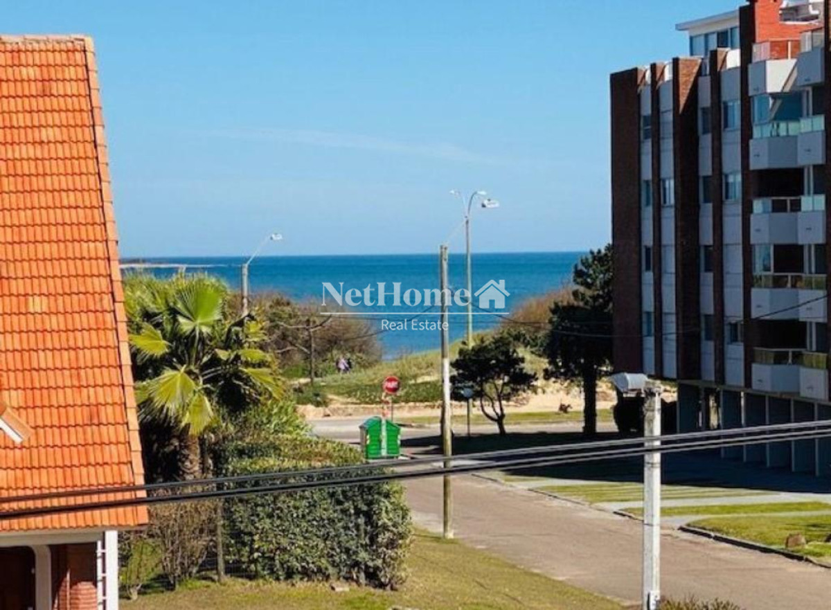 Casa ID.33 - Excelente mansión a 50 mts. de la mejor zona de la playa Mansa.