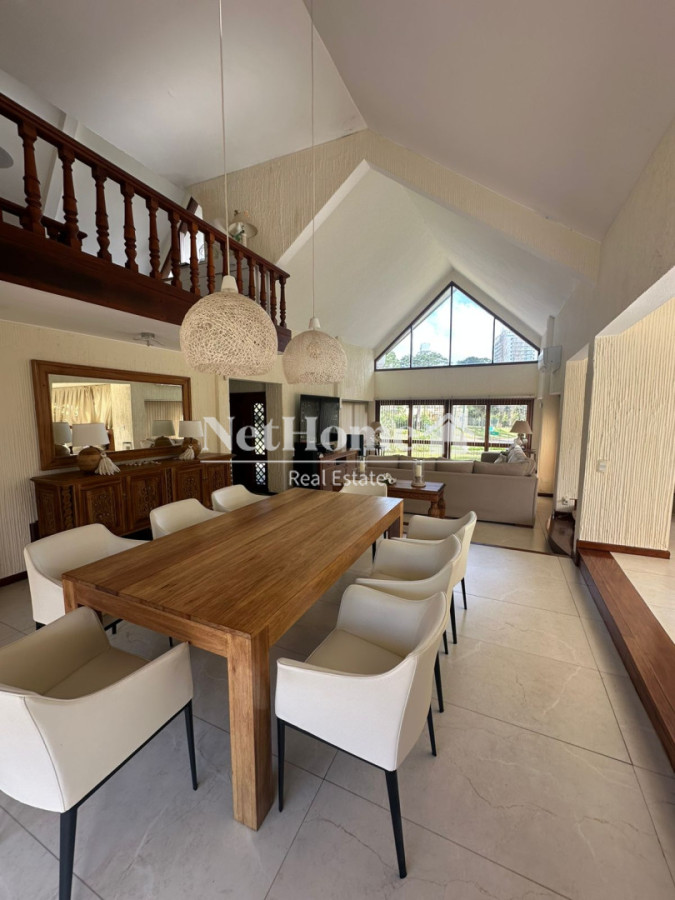 Casa ID.32 - Lugano Casa 8 Dormitorios Amplio Jardín Zona Residencial