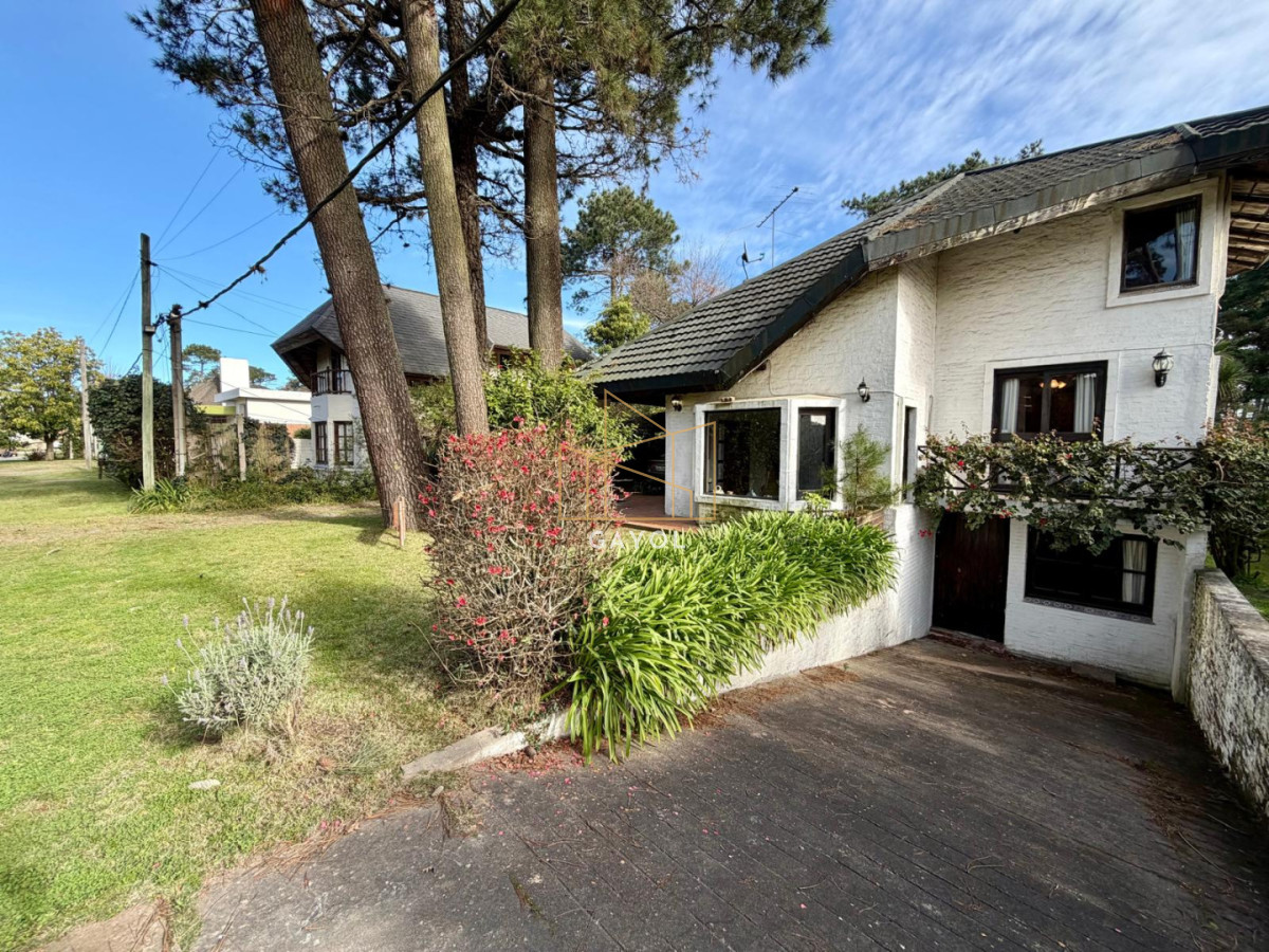 Casa ID.1414 - Hermosa casa en venta con piscina en punta del este 