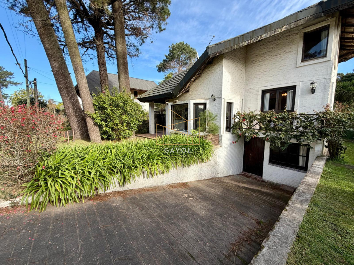 Casa ID.1414 - Hermosa casa en venta con piscina en punta del este 