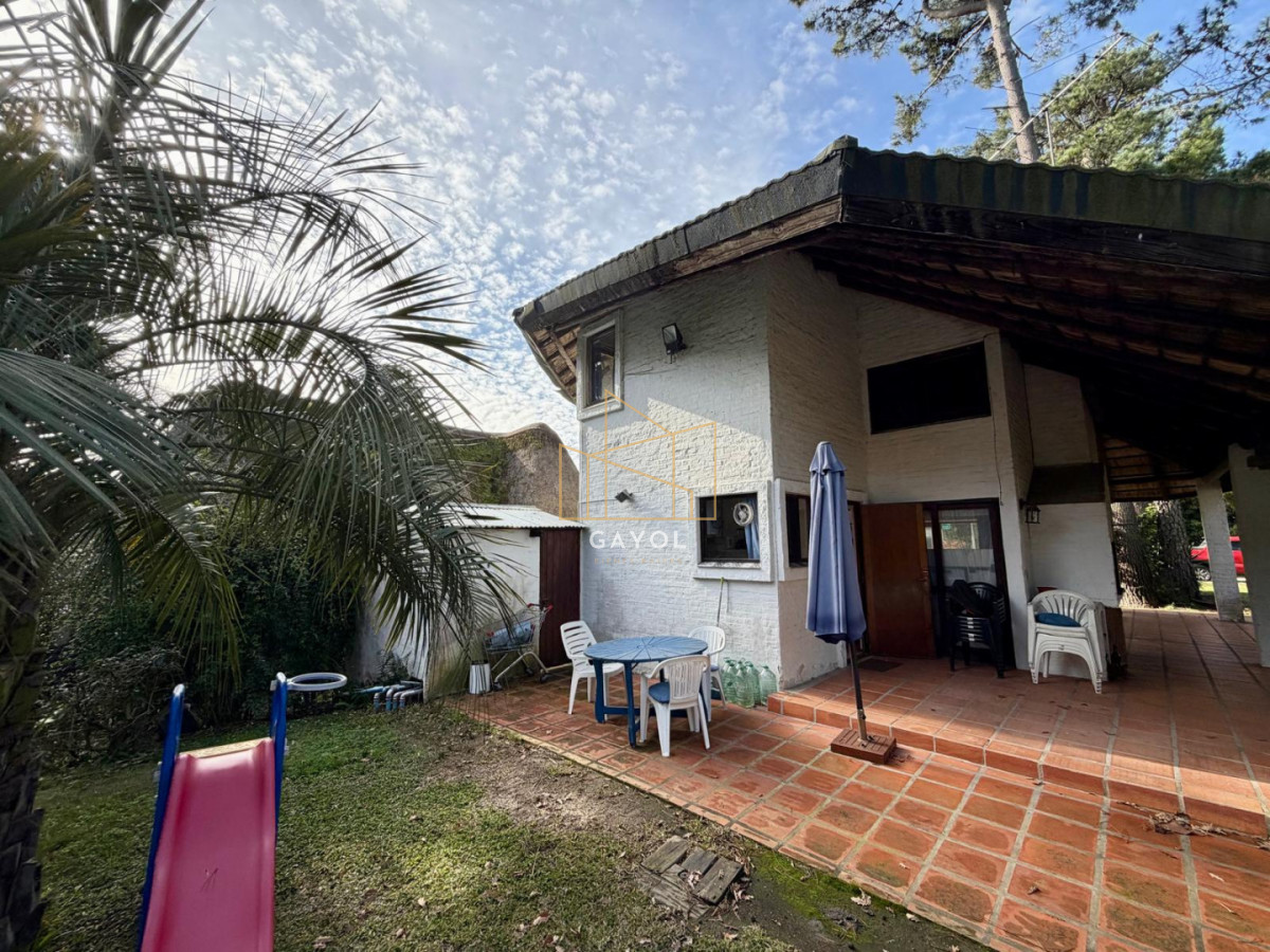 Casa ID.1414 - Hermosa casa en venta con piscina en punta del este 