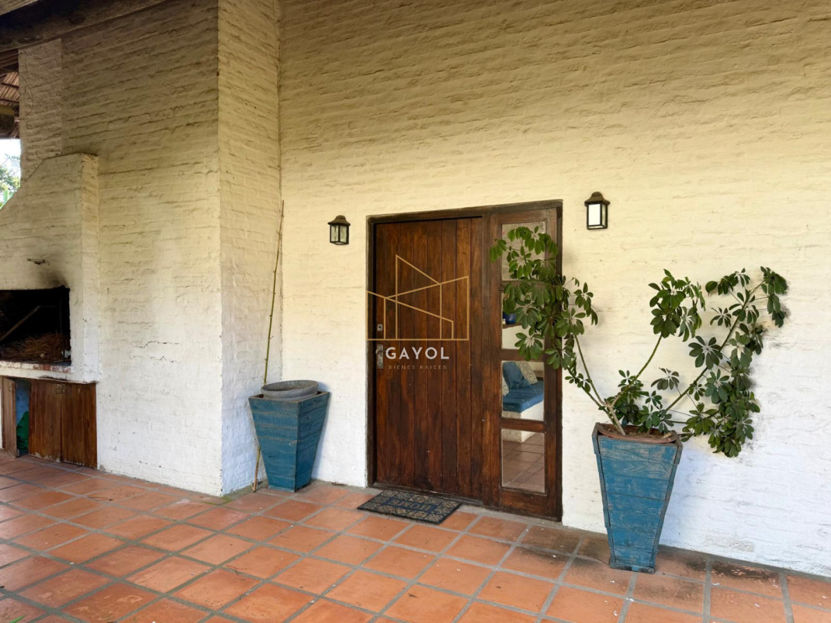 Casa ID.1414 - Hermosa casa en venta con piscina en punta del este 