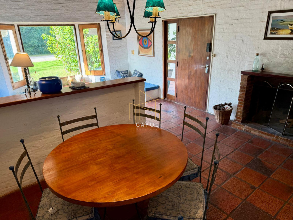 Casa ID.1414 - Hermosa casa en venta con piscina en punta del este 