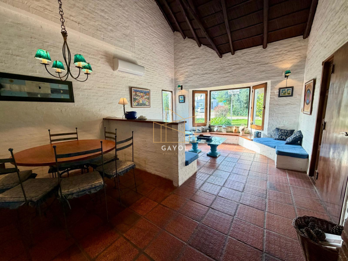 Casa ID.1414 - Hermosa casa en venta con piscina en punta del este 