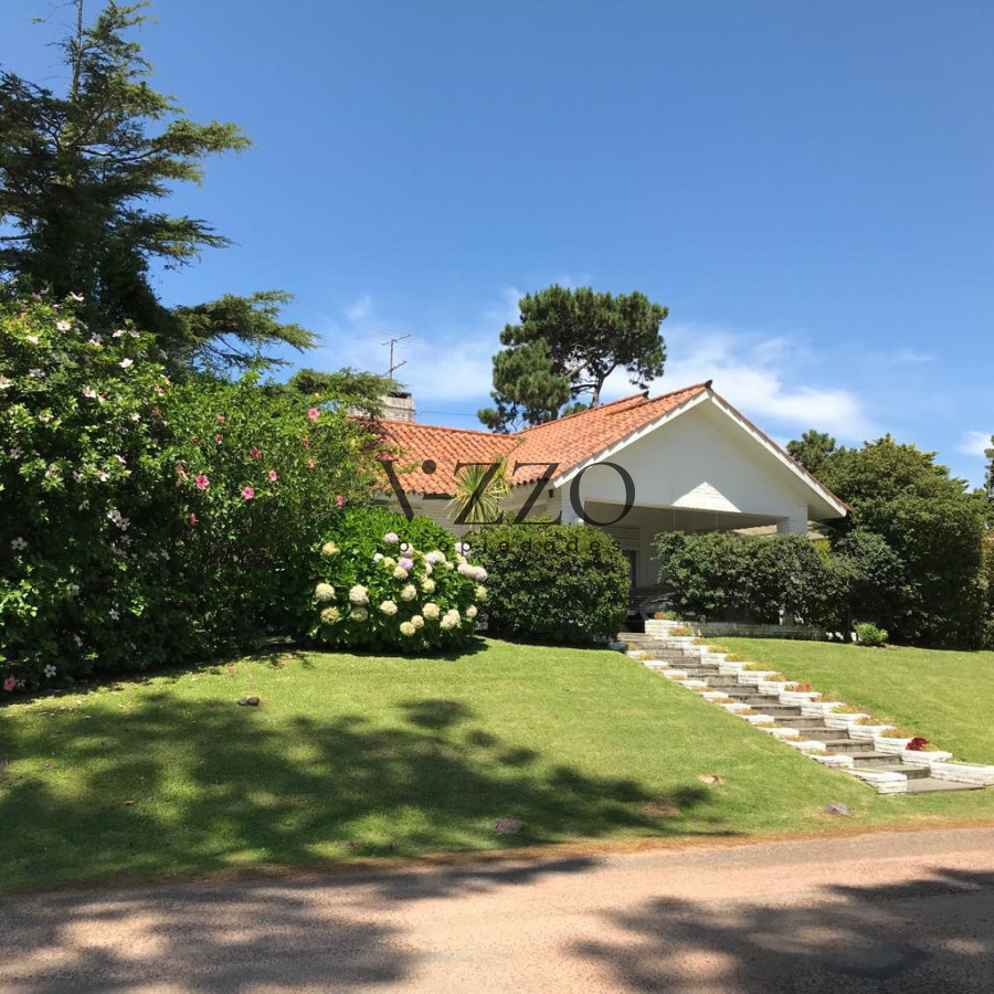 Casa ID.533/casa-en-barrio-Cantegril-punta-del-este- - casa en barrio Cantegril punta del este 
