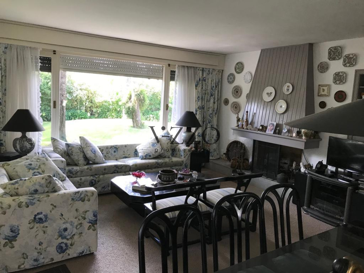 Casa ID.533/casa-en-barrio-Cantegril-punta-del-este- - casa en barrio Cantegril punta del este 